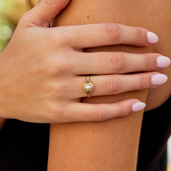 LILY – VINTAGE PEARL RING